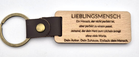 Stilvoller Schlüsselanhänger aus Holz mit Lederband "Lieblingsmensch"