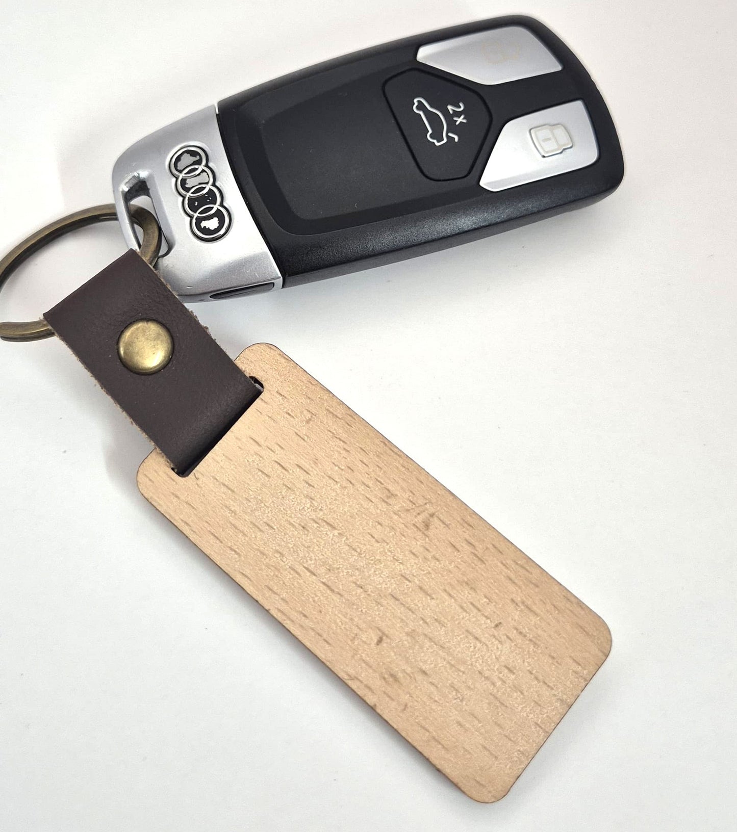 Stilvoller Schlüsselanhänger aus Holz mit Lederband Hunde Mutti